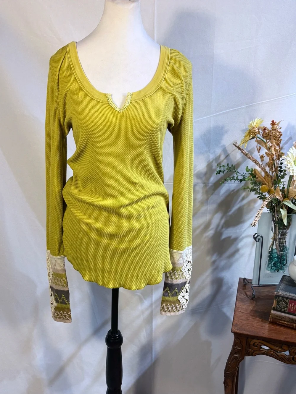 ♨️Free People Kombucha Cuff Yellow Waffle Thermal Embroidered Crochet Top Sz L💛